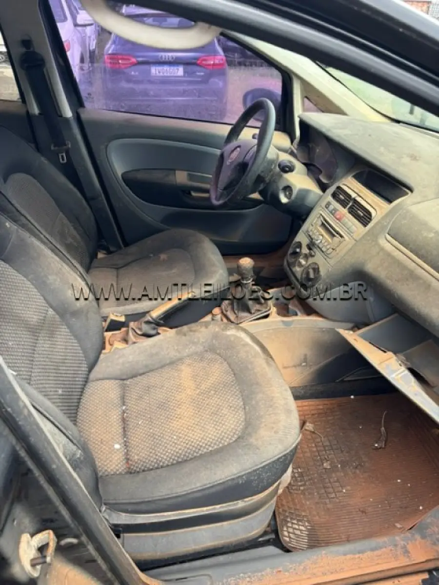 LOTE 009 - MARCA: FIAT / MODELO: LINEA ESSENCE 1.8 / PLACA: NRU6511  /  ANO MODELO: 2012. - ATINGIDO PELA ENCHENTE.