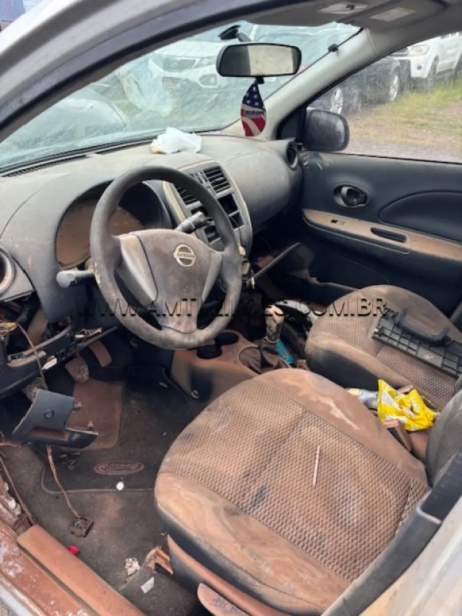 LOTE 002 - NISSAN / MARCH 16S / PLACA: FWK4I06 / ANO: 2016 - atingido pela enchente