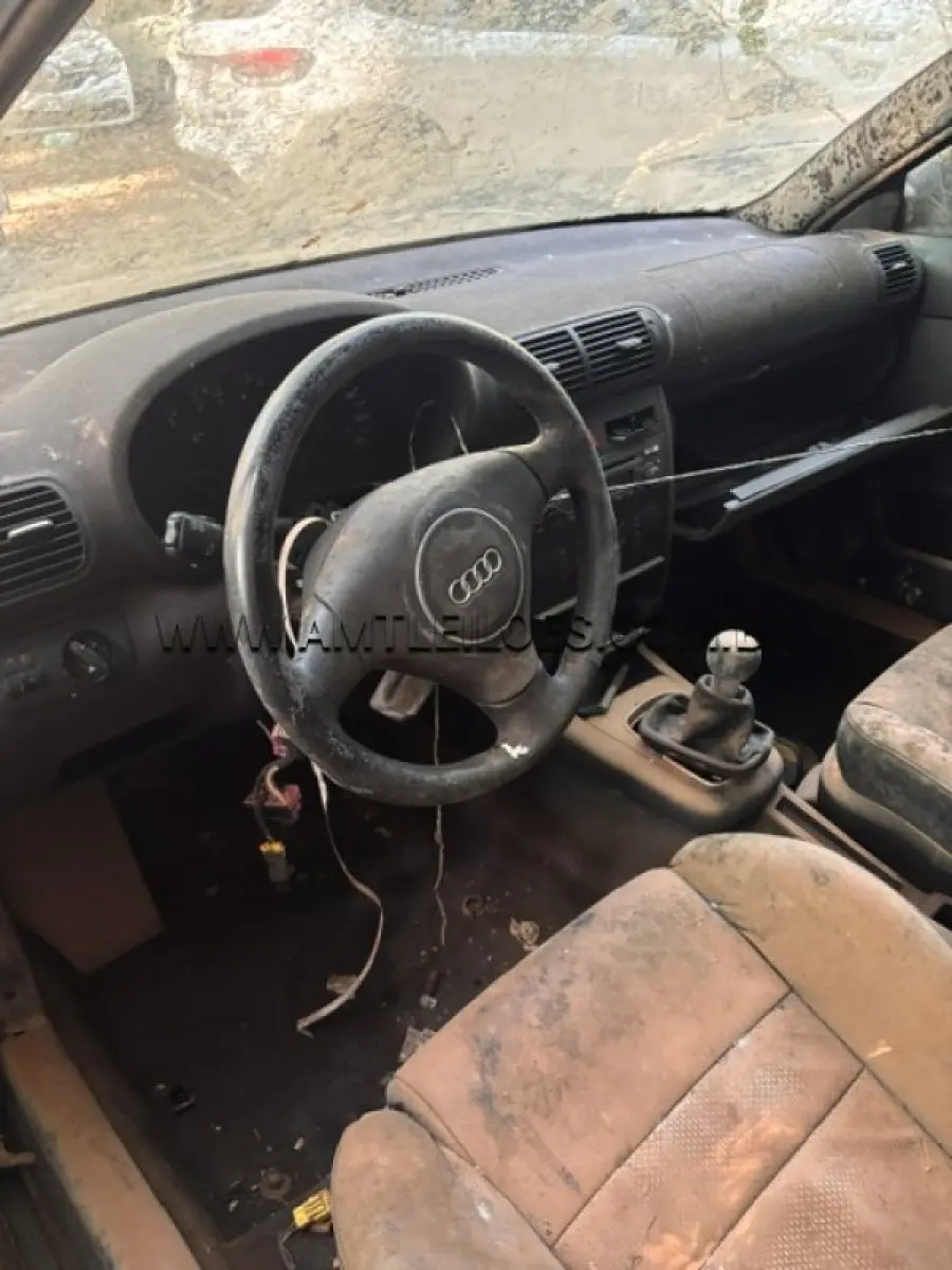 LOTE 005 - MARCA: AUDI / MODELO: A3 1.8 / PLACA: AKI3804 / ANO MODELO: 2002 - ATINGIDO PELA ENCHENTE.