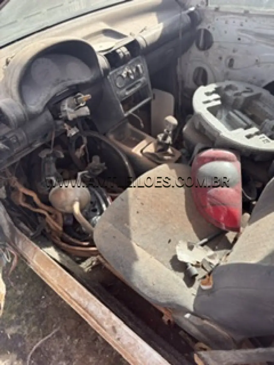 LOTE 015 - SUCATA / MARCA: GM / MODELO: CORSA ST / Placa: IJS8962 /  Ano modelo: 2000