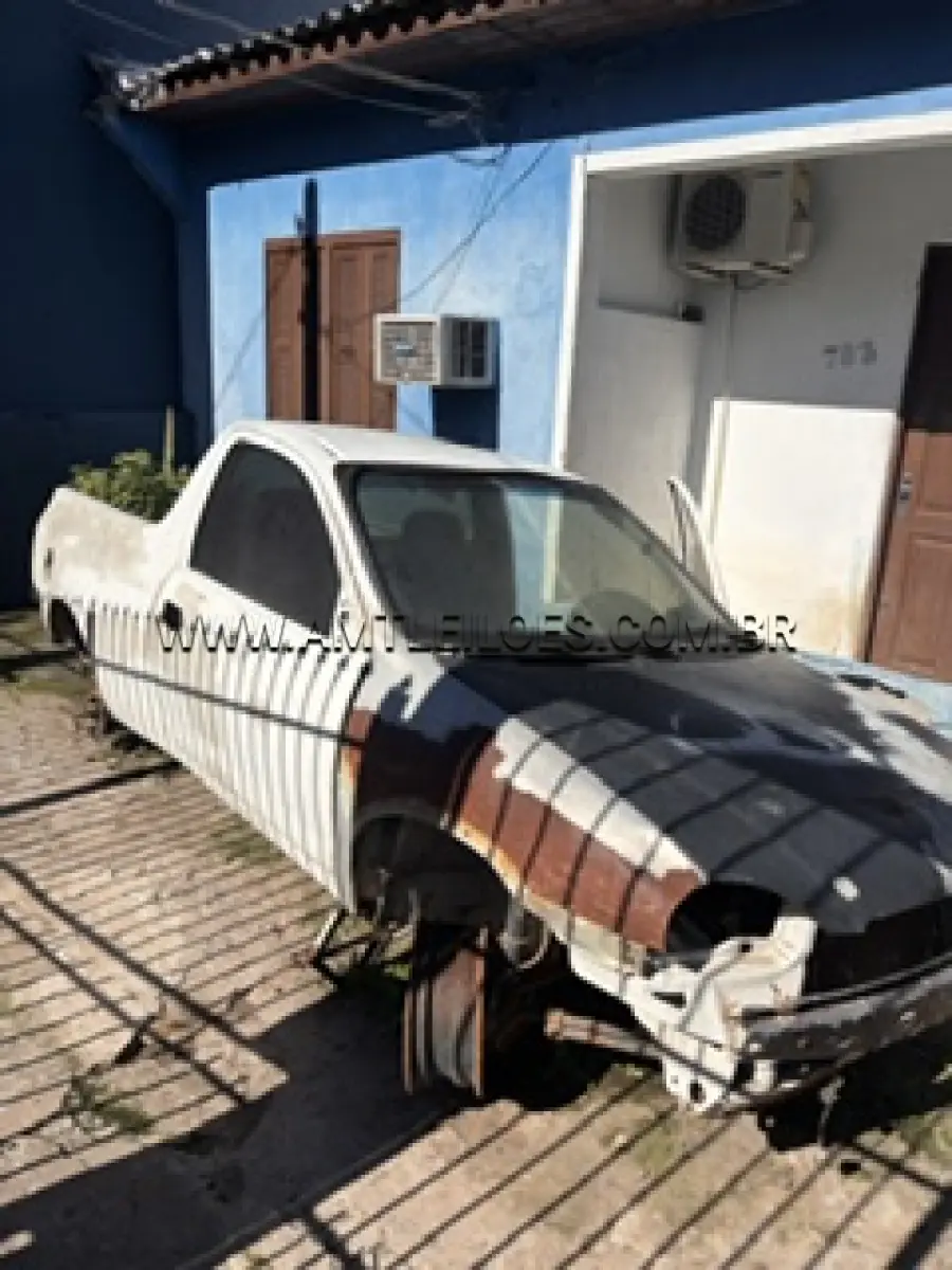 LOTE 015 - SUCATA / MARCA: GM / MODELO: CORSA ST / Placa: IJS8962 /  Ano modelo: 2000