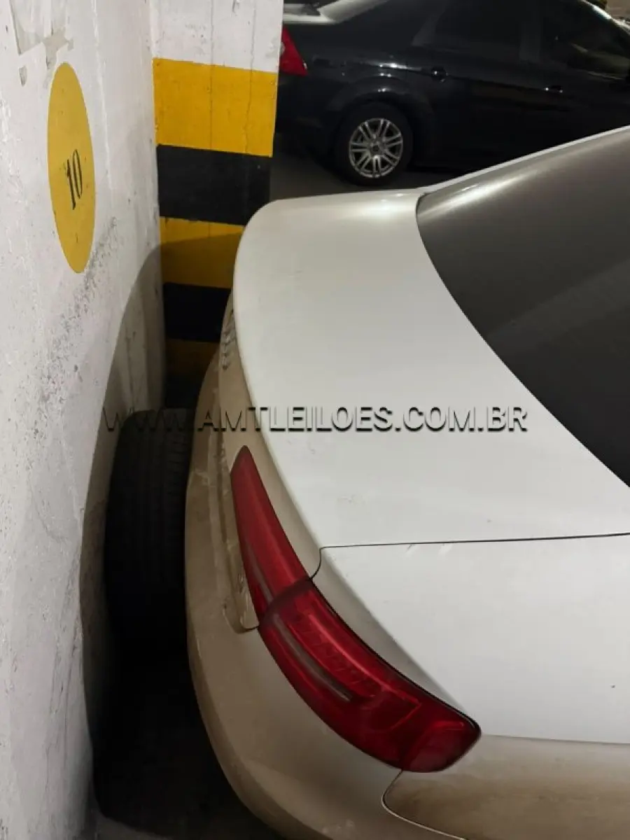 LOTE 012 - SUCATA: MARCA: AUDI /MODELO A4 2.0 TDI / PLACA PARAGUAI: JSG555// ANO: 2013.