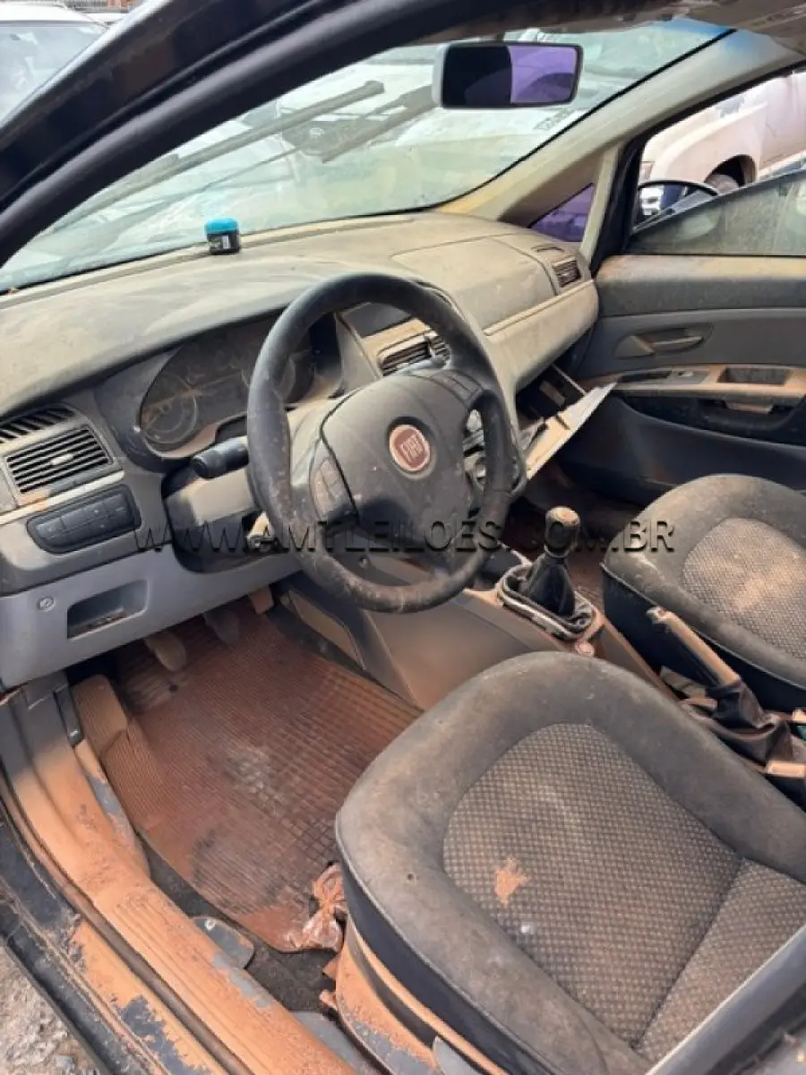 LOTE 009 - MARCA: FIAT / MODELO: LINEA ESSENCE 1.8 / PLACA: NRU6511  /  ANO MODELO: 2012. - ATINGIDO PELA ENCHENTE.
