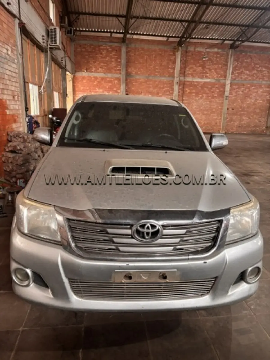 LOTE 003 - MARCA: I / MODELO: TOYOTA HILUX CD4X4 SRV / PLACA: OOG3006 /  ANO MODELO: 2013