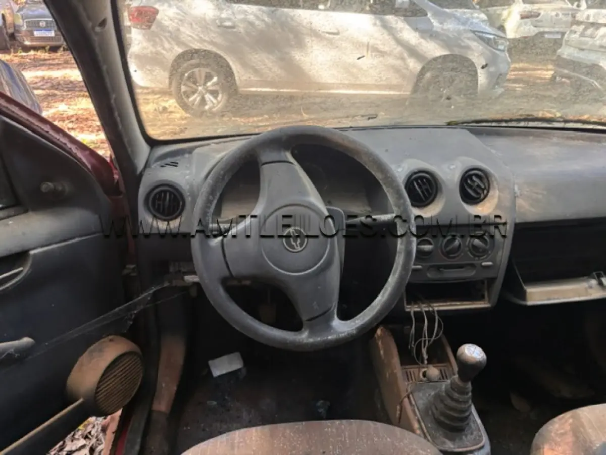 LOTE 004 - MARCA: GM / MODELO: CELTA 2P LIFE / PLACA: MGU7647 / ANO MODELO: 2010 - ATINGIDO PELA ENCHENTE.
