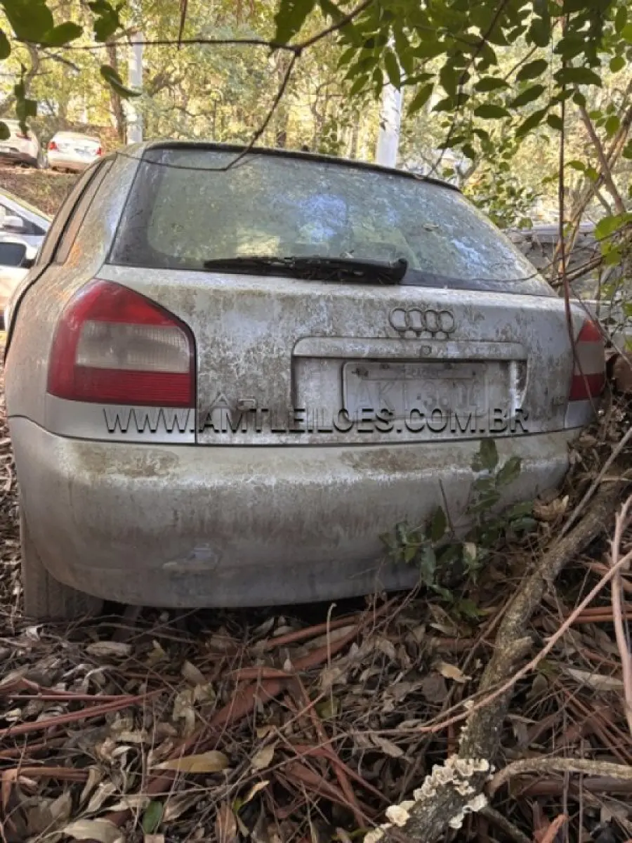 LOTE 005 - MARCA: AUDI / MODELO: A3 1.8 / PLACA: AKI3804 / ANO MODELO: 2002 - ATINGIDO PELA ENCHENTE.