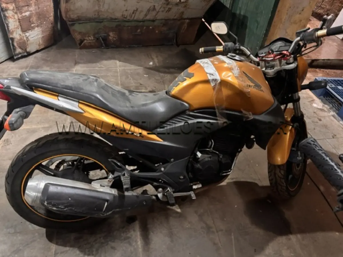 LOTE 007 - MARCA: HONDA / Modelo: CB300R / Placa: IPZ5606 / ANO MODELO: 2009.