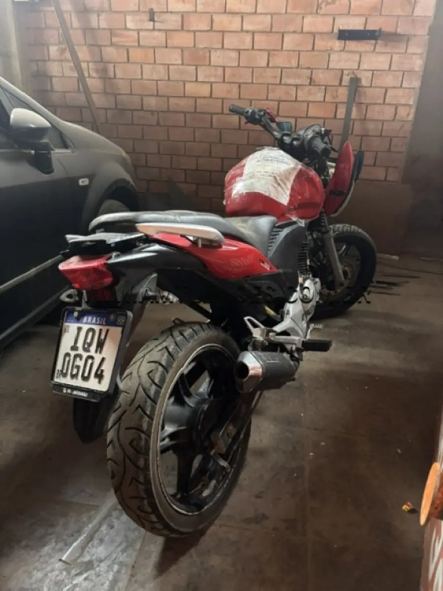 LOTE 013 - MARCA: HONDA /MODELO: CB 300R /PLACA: IQW0G04 / ANO MODELO: 2010