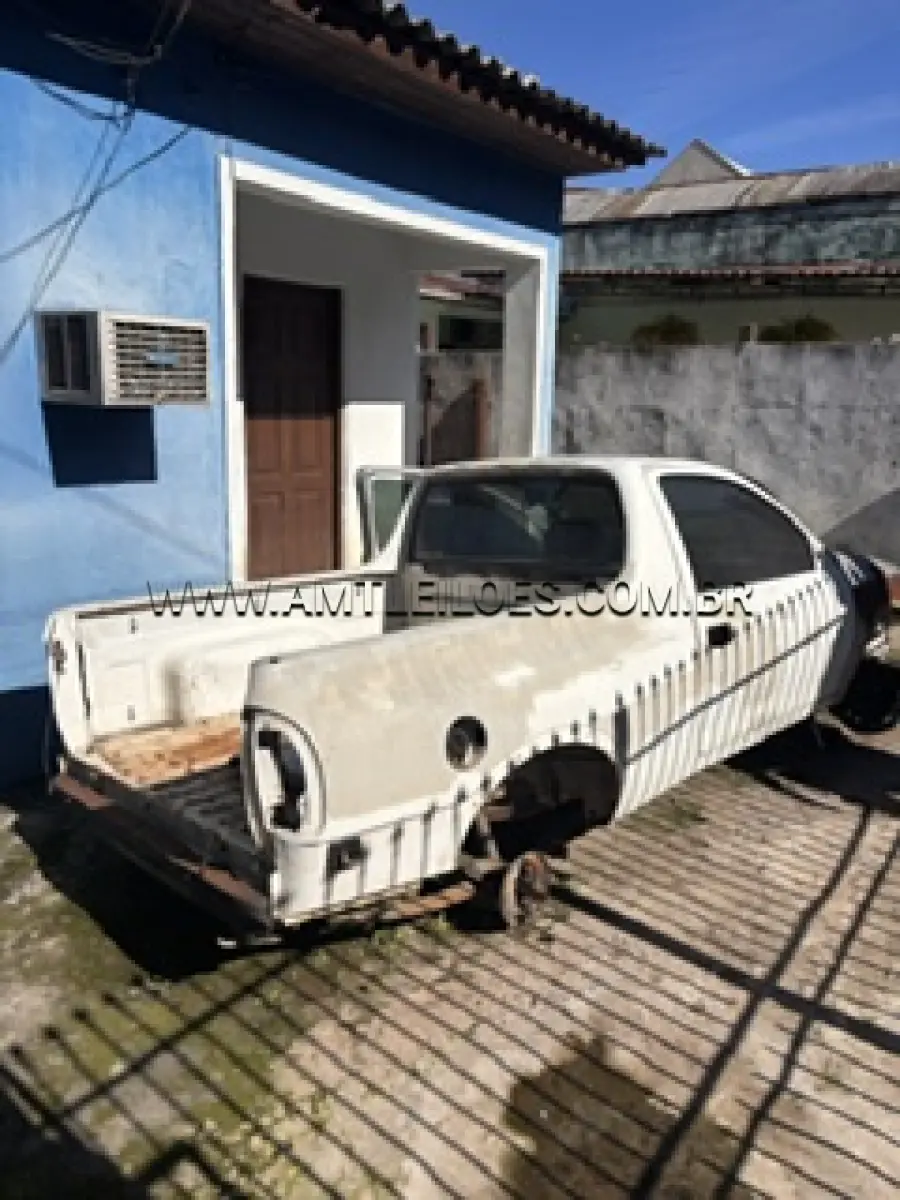 LOTE 015 - SUCATA / MARCA: GM / MODELO: CORSA ST / Placa: IJS8962 /  Ano modelo: 2000