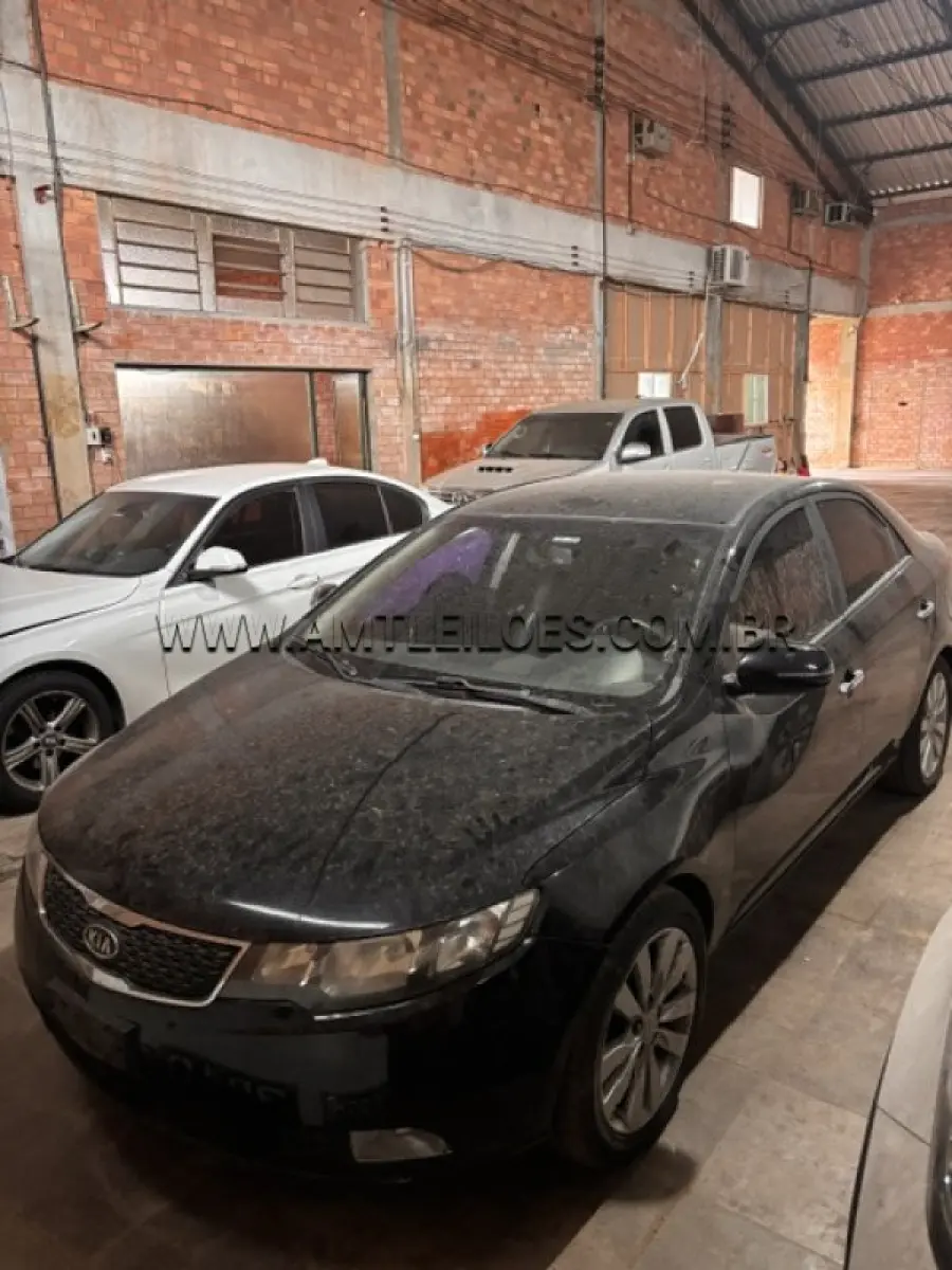 LOTE 008 - MARCA: I / MODELO:KIA CERATO SX3 1.6ATNB / PLACA: ISO4781 / ANO MODELO: 2011.