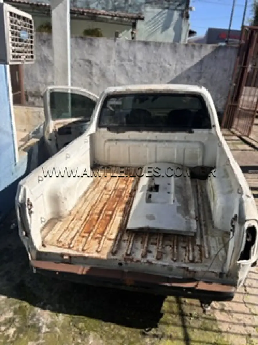 LOTE 015 - SUCATA / MARCA: GM / MODELO: CORSA ST / Placa: IJS8962 /  Ano modelo: 2000