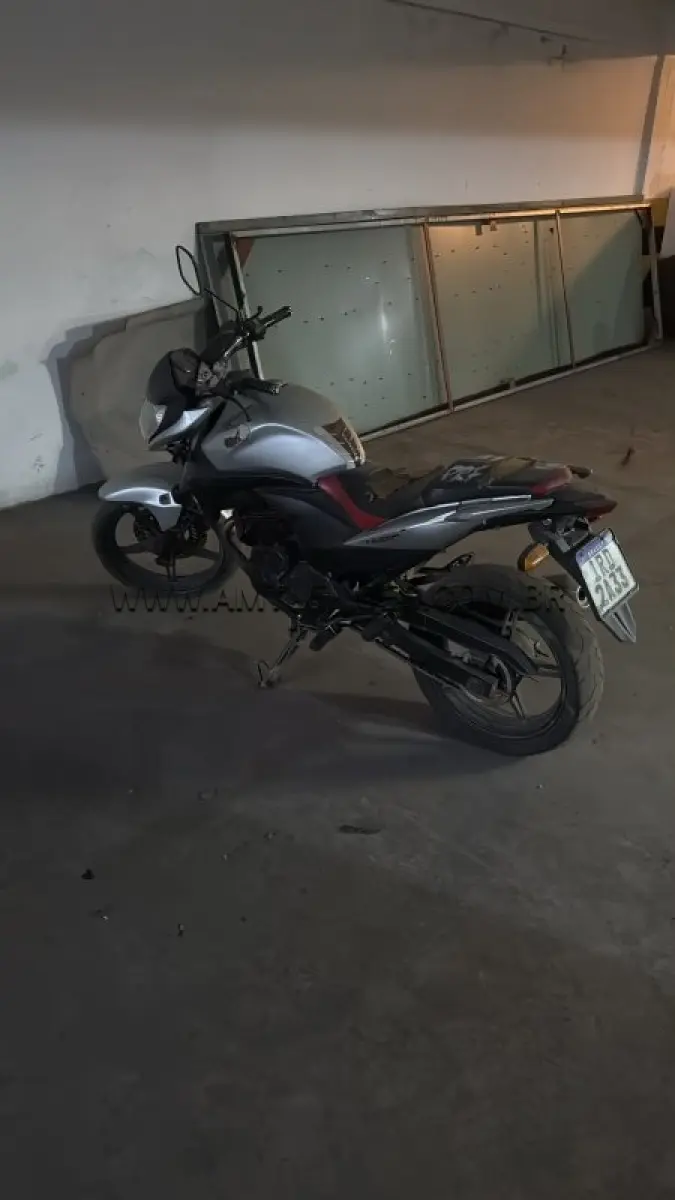 LOTE 014 - MARCA: HONDA / MODELO: CB 300R / PLACA: IRD2A33  / ANO MODELO: 2009.