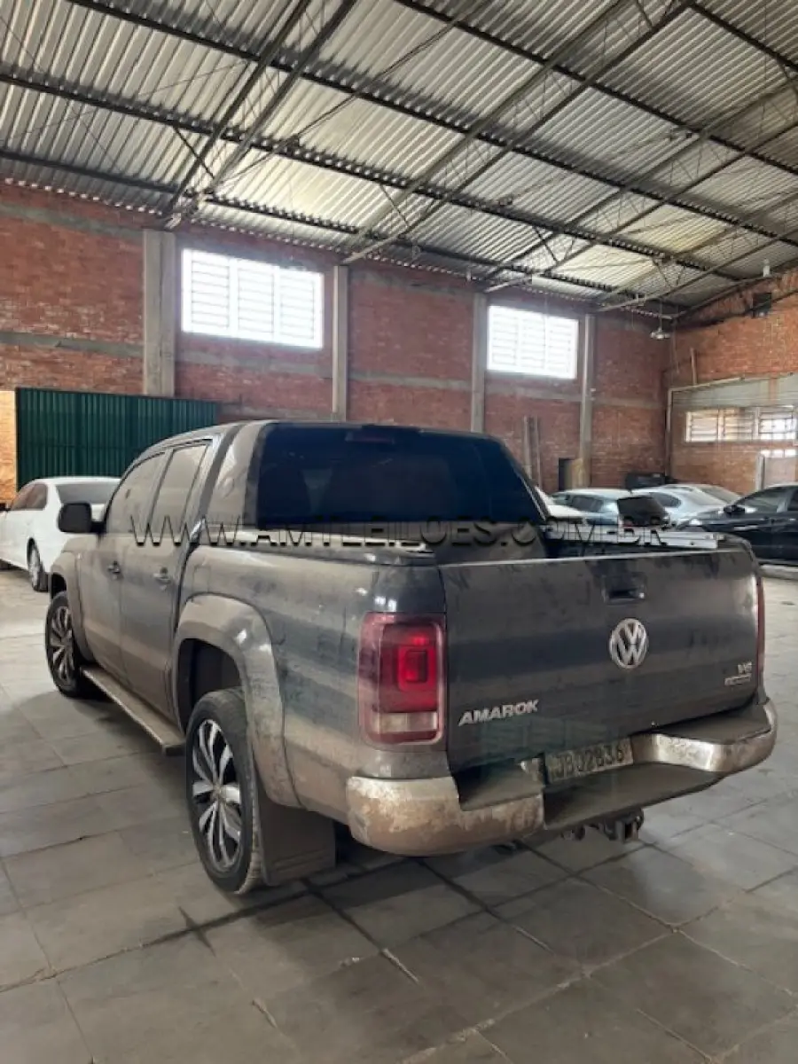 LOTE 004 - I / VW AMAROK V6 EXTRAC4 / PLACA: IZV0C15 / ANO: 2019 - atingido pela enchente