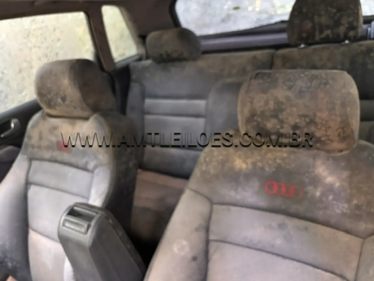 LOTE 005 - MARCA: AUDI / MODELO: A3 1.8 / PLACA: AKI3804 / ANO MODELO: 2002 - ATINGIDO PELA ENCHENTE.