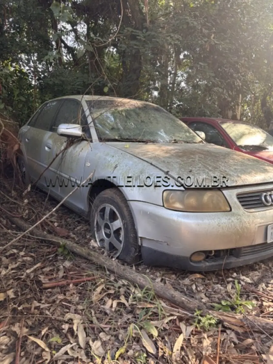LOTE 005 - MARCA: AUDI / MODELO: A3 1.8 / PLACA: AKI3804 / ANO MODELO: 2002 - ATINGIDO PELA ENCHENTE.