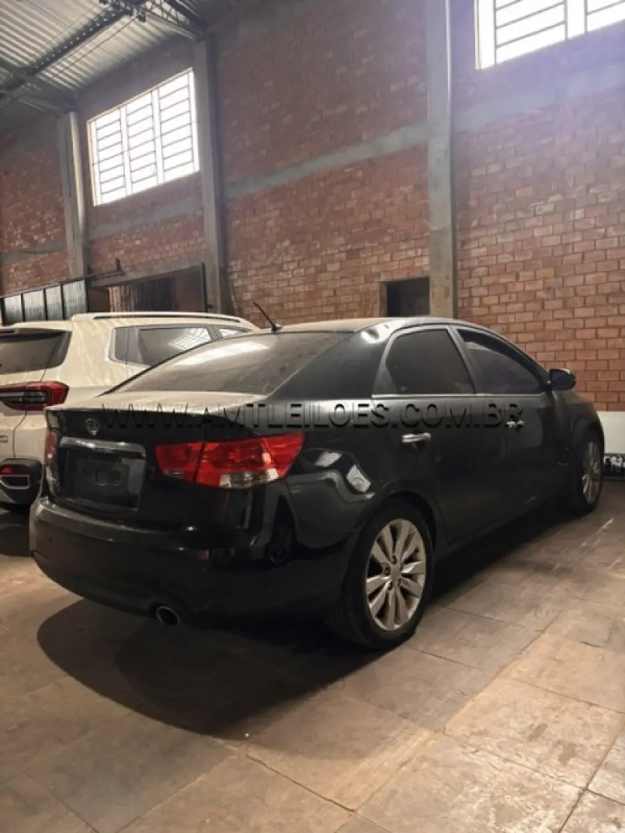 LOTE 008 - MARCA: I / MODELO:KIA CERATO SX3 1.6ATNB / PLACA: ISO4781 / ANO MODELO: 2011.