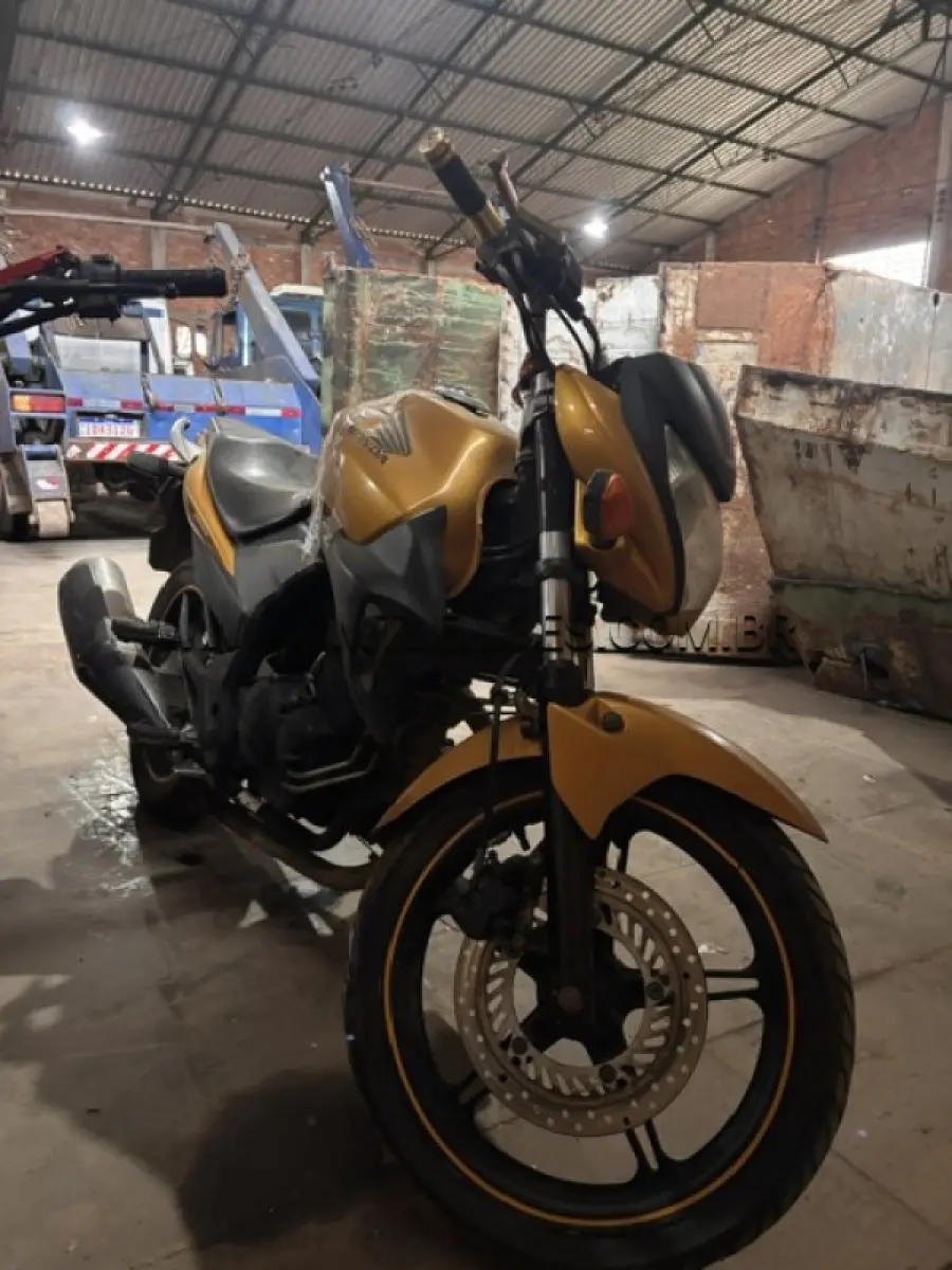 LOTE 007 - MARCA: HONDA / Modelo: CB300R / Placa: IPZ5606 / ANO MODELO: 2009.