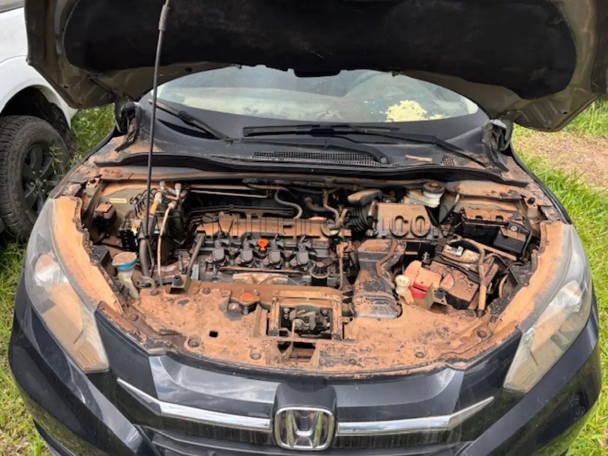 LOTE 005 - HONDA / HR-V EX CVT / PLACA: QIE5H90 / ANO: 2016 - atingido pela enchente.