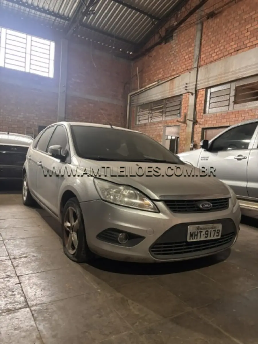 LOTE 002 - MARCA: I / MODELO: FORD FOCUS HC FLEX/ PLACA: MHT9179 / ANO MODELO: 2010.