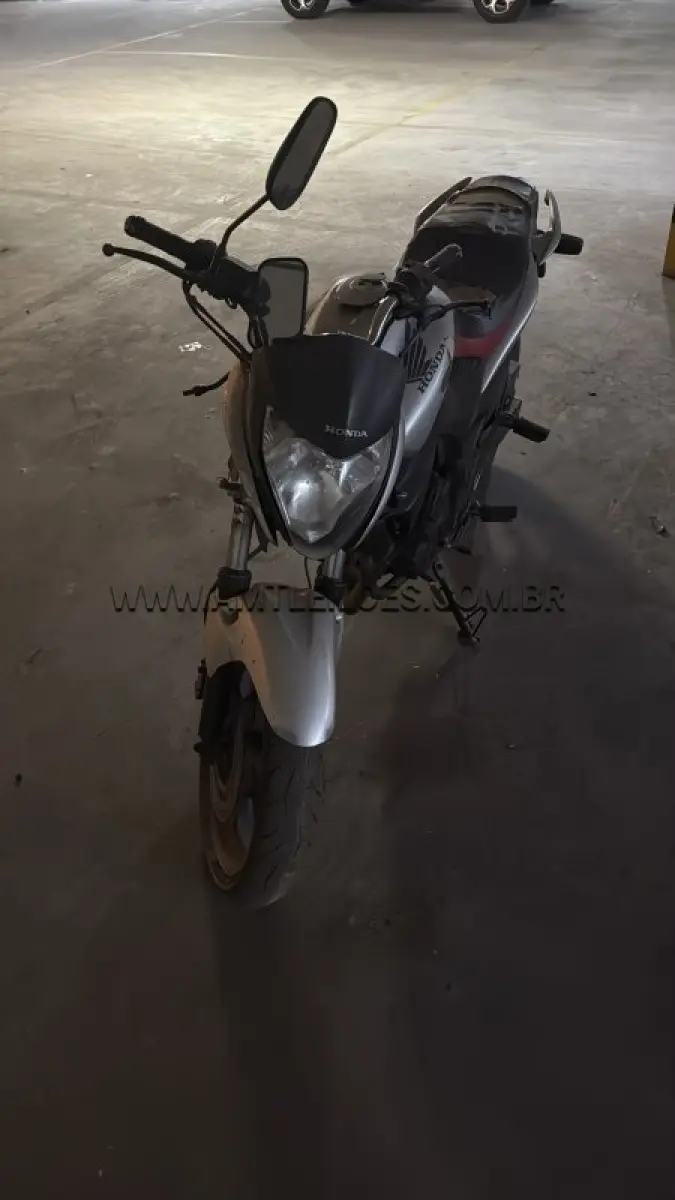 LOTE 014 - MARCA: HONDA / MODELO: CB 300R / PLACA: IRD2A33  / ANO MODELO: 2009.