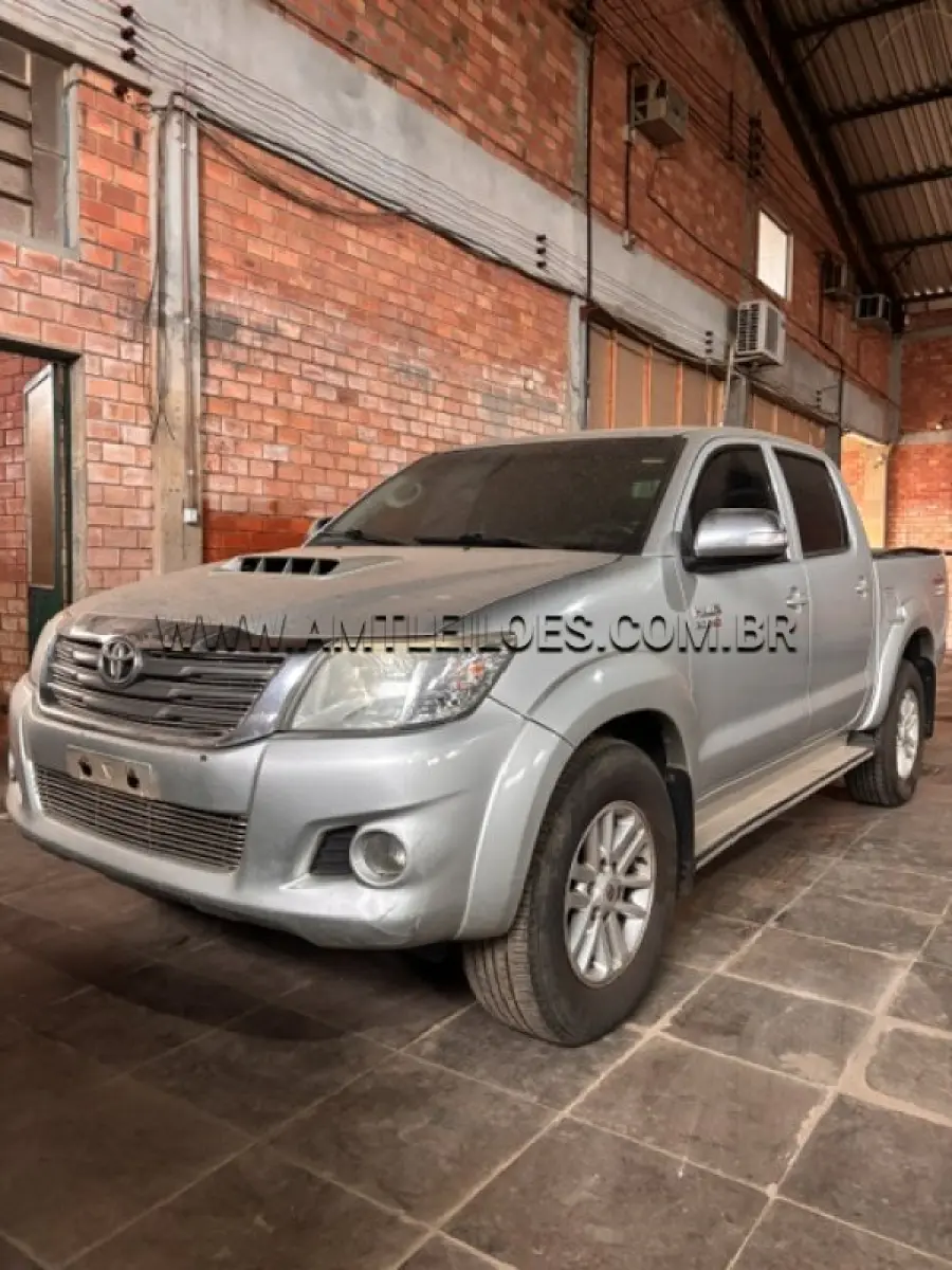 LOTE 003 - MARCA: I / MODELO: TOYOTA HILUX CD4X4 SRV / PLACA: OOG3006 /  ANO MODELO: 2013