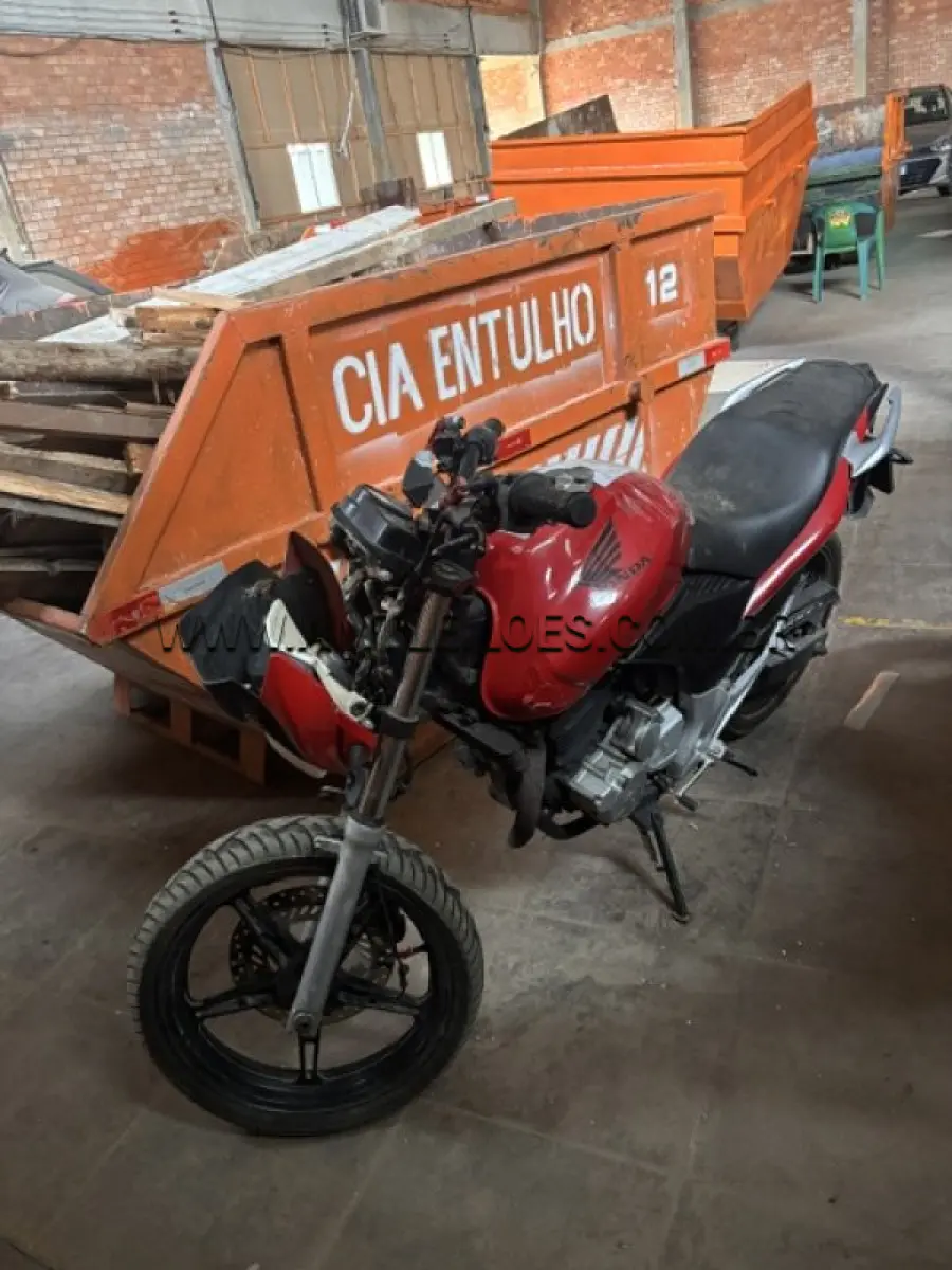 LOTE 013 - MARCA: HONDA /MODELO: CB 300R /PLACA: IQW0G04 / ANO MODELO: 2010