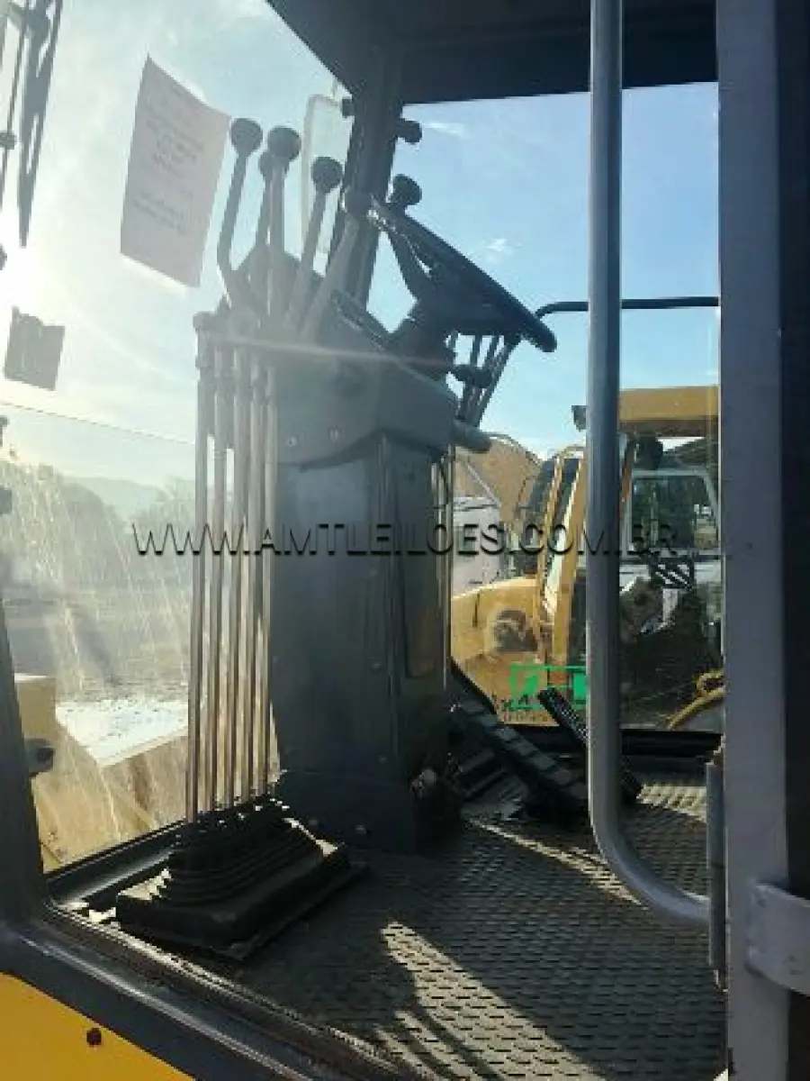 LOTE 008 - MOTONIVELADORA , MODELO XCMG GR180, MOTOR GRADER, ANO DE FABRICAÇÃO 2011, MODELO 2012