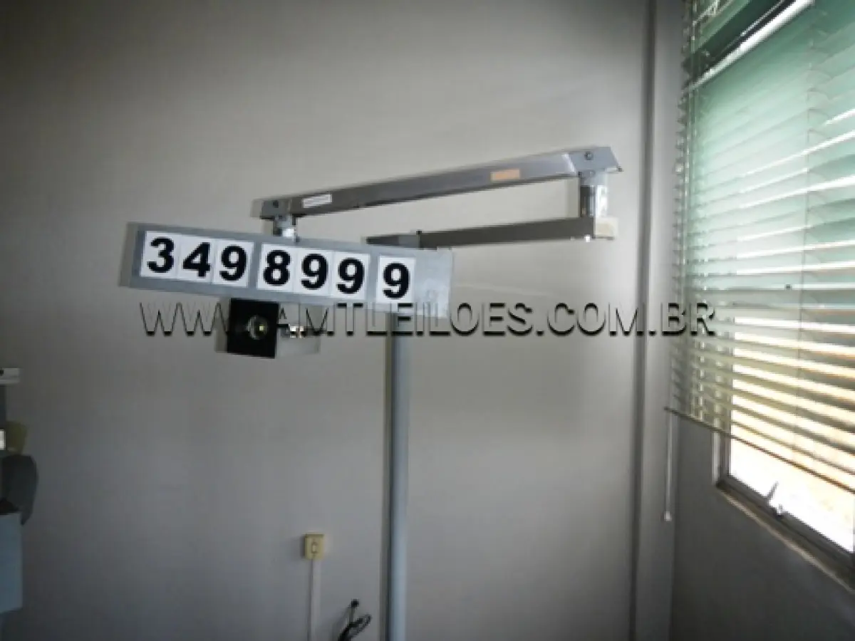 LOTE 006 - 03 Aparelhos casa grande  Aparelho de raio X – F-1060 Apontador manual c/8 orifícios 02 Bicos de Bunsen p/gás engarrafado 08 Cilindros de compactação 05 Cilindros de compactação p/ensaio  01 Cilindros de compactação p/ensaio CBR 09 Cilindros p/moldagem de