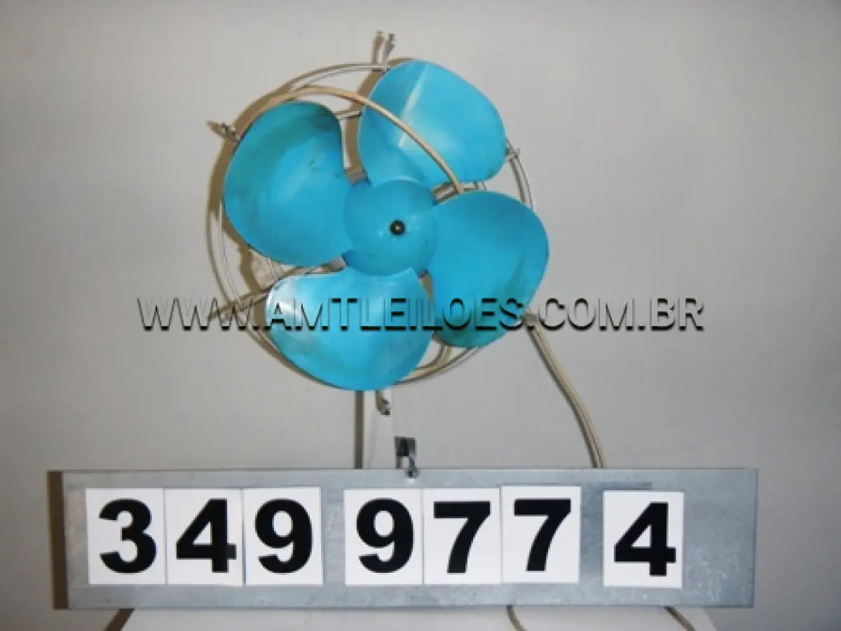 LOTE 008 - Armário clínico c/4 gavetas Armário clínico de ferro Arquivo de aço 03 Bebedouros 01 Bebedouro 220 V 01 Ventilador de mesa 04 Ventiladores de pé 05 Condicionadores de ar 01 Extintor de incêndio tipo CO2 – 6kg 01 Fichário de aço c/6 gav. p/fichas de 6x9 01