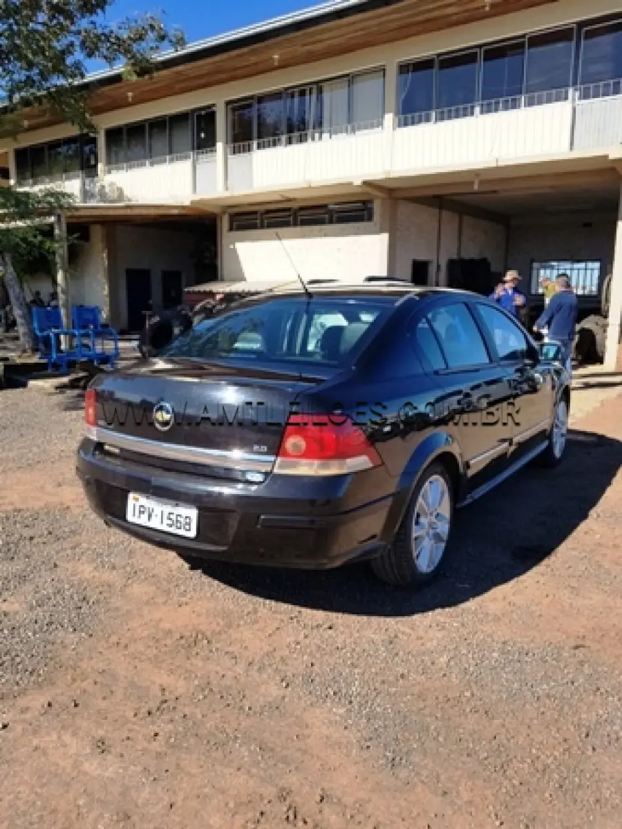 LOTE 019 - Automóvel Vectra, Marca GM, modelo Sedan Elite, ano de fabricação 2008, modelo 2009, chassi nº 9BGAC69W09B221924, cor preta, Placa IPV 1568