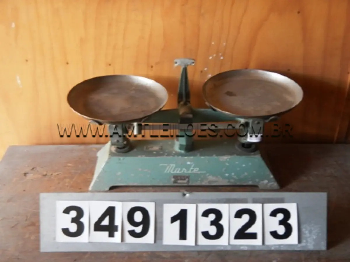 LOTE 006 - 03 Aparelhos casa grande  Aparelho de raio X – F-1060 Apontador manual c/8 orifícios 02 Bicos de Bunsen p/gás engarrafado 08 Cilindros de compactação 05 Cilindros de compactação p/ensaio  01 Cilindros de compactação p/ensaio CBR 09 Cilindros p/moldagem de
