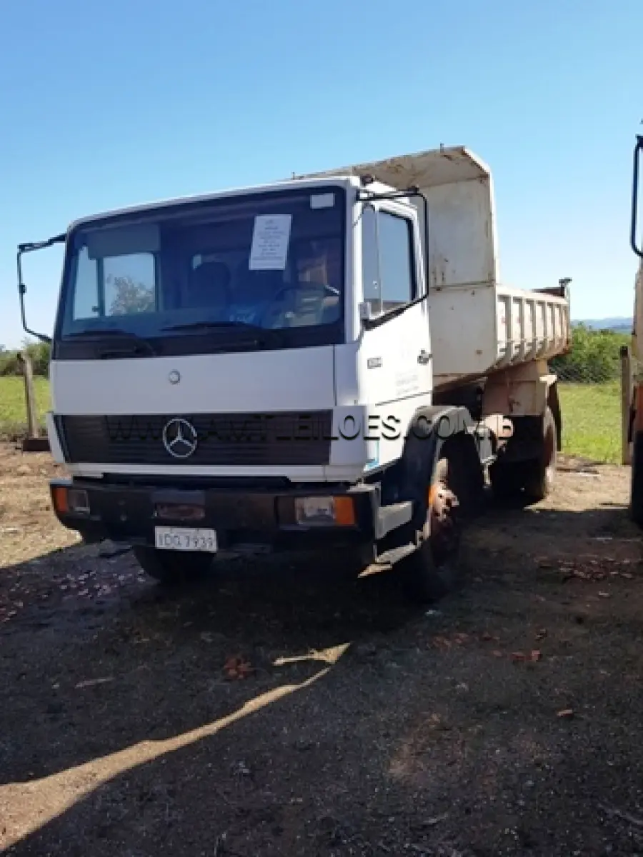 LOTE 010 - Caminhão Caçamba basculante, Marca MERCEDEZ BENZ, modelo MB 1214, ano de fabricação 1995, chassi nº 9BM682081SB067549, cor branca, Placa IDQ 7939, RENAVAM 640500080