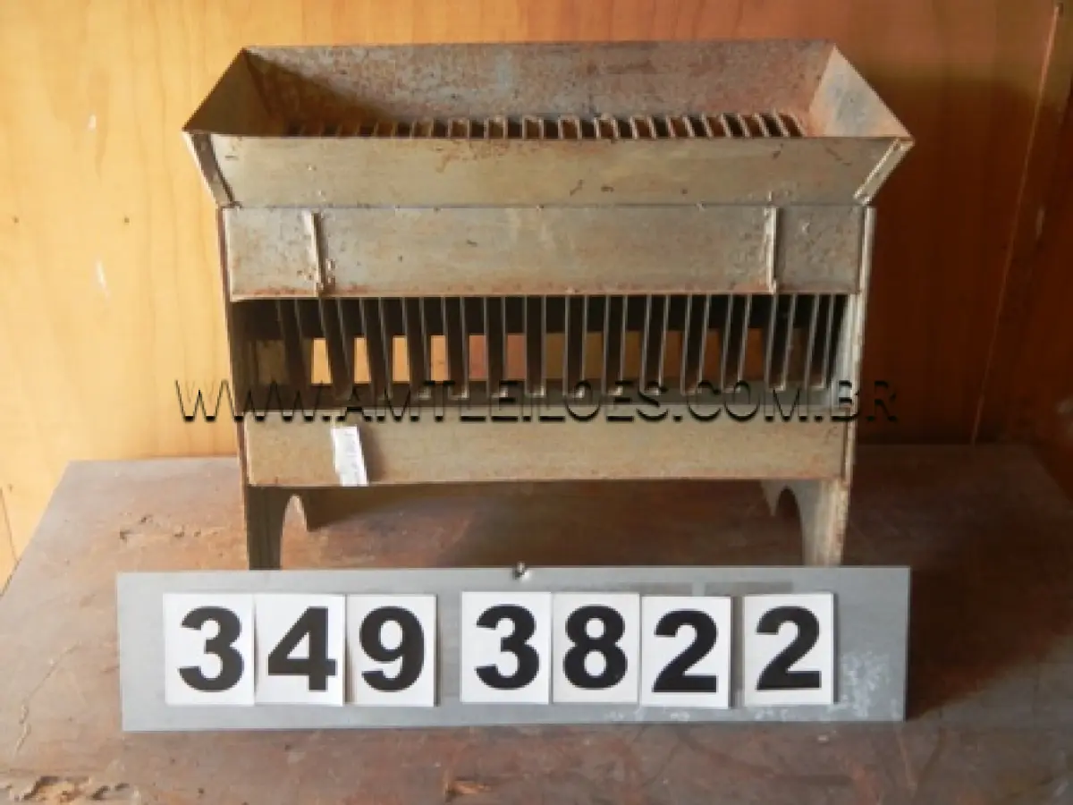 LOTE 006 - 03 Aparelhos casa grande  Aparelho de raio X – F-1060 Apontador manual c/8 orifícios 02 Bicos de Bunsen p/gás engarrafado 08 Cilindros de compactação 05 Cilindros de compactação p/ensaio  01 Cilindros de compactação p/ensaio CBR 09 Cilindros p/moldagem de