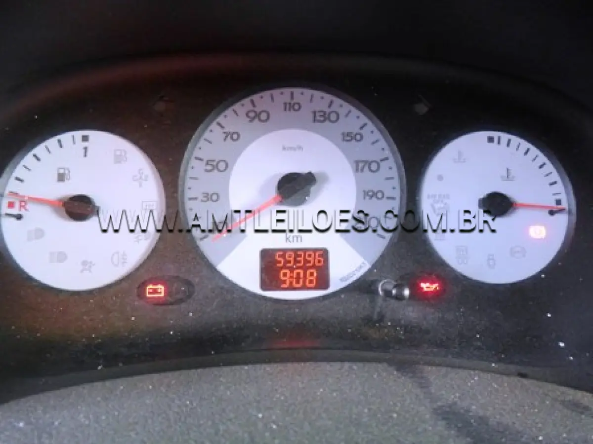 LOTE 002 - MARCA/MODELO: RENAULT/CLIO AUT. 1.6 16VH PLACA: IOG 2487 - CHASSI: 93YBB8E058J934686 FABRICAÇÃO/MODELO: 2007/2008 COR: BRANCA – COMBUSTÍVEL: ÁLCOOL/GASOLINA - UL DNIT URUGUAIANA