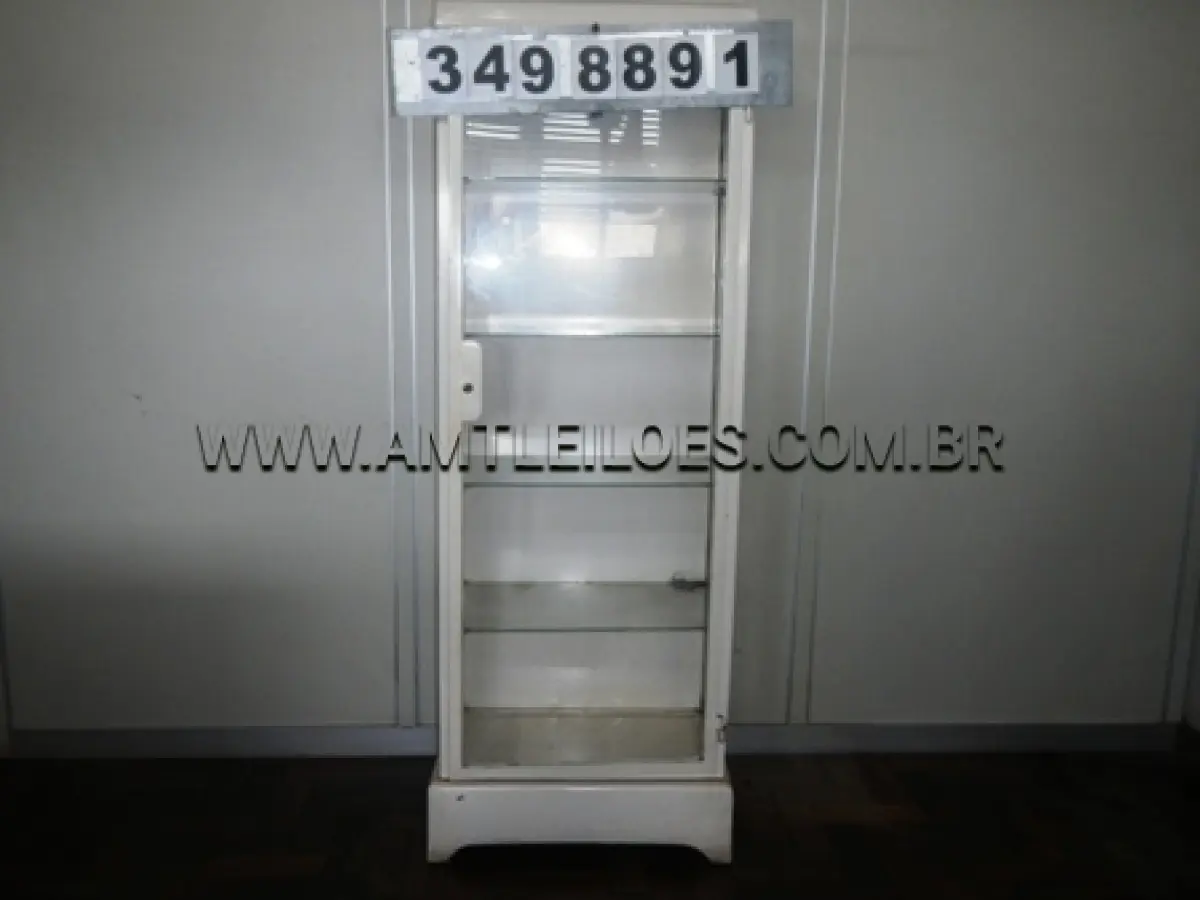LOTE 008 - Armário clínico c/4 gavetas Armário clínico de ferro Arquivo de aço 03 Bebedouros 01 Bebedouro 220 V 01 Ventilador de mesa 04 Ventiladores de pé 05 Condicionadores de ar 01 Extintor de incêndio tipo CO2 – 6kg 01 Fichário de aço c/6 gav. p/fichas de 6x9 01