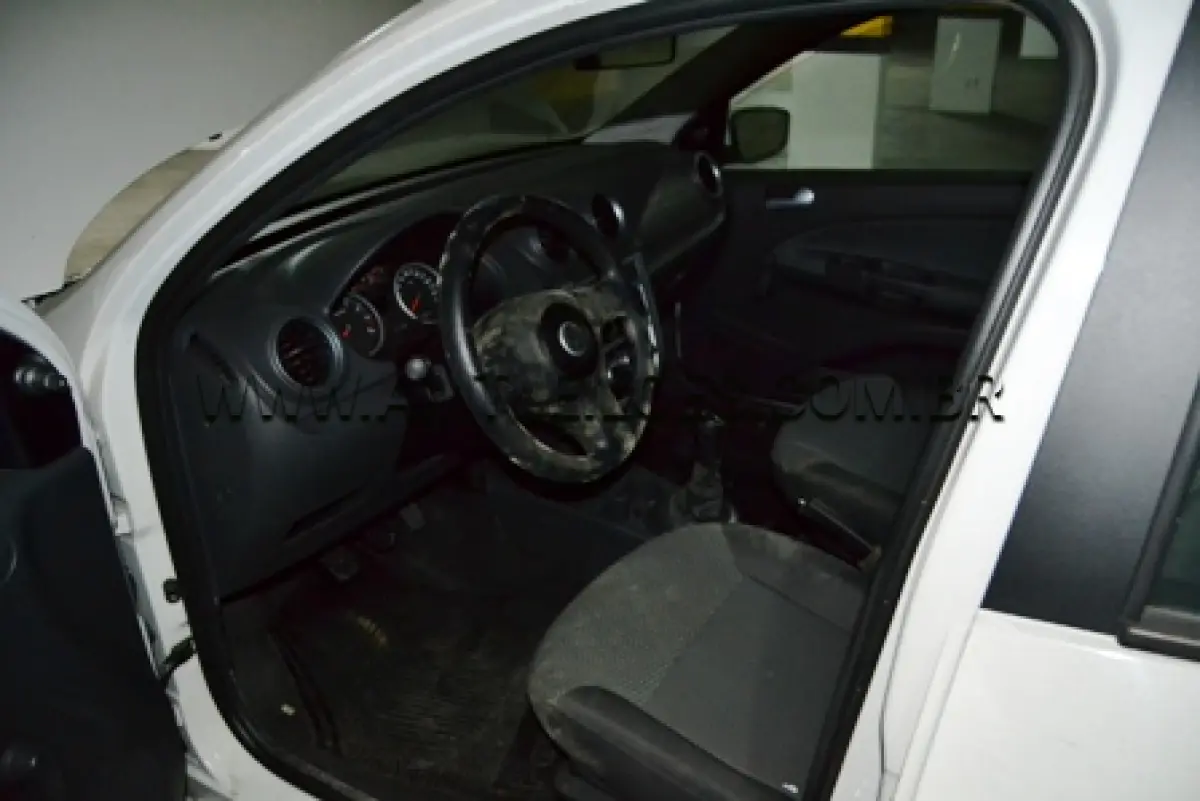 LOTE 003 - MARCA/MODELO: VW/GOL 1.6 PLACA: ISK 4409  CHASSI: 9BWAB05U8CP061625 RENAVAM: 00371173965 FABRICAÇÃO/MODELO: 2011/2012 COR: BRANCA  COMBUSTÍVEL: ÁLCOOL/GASOLINA