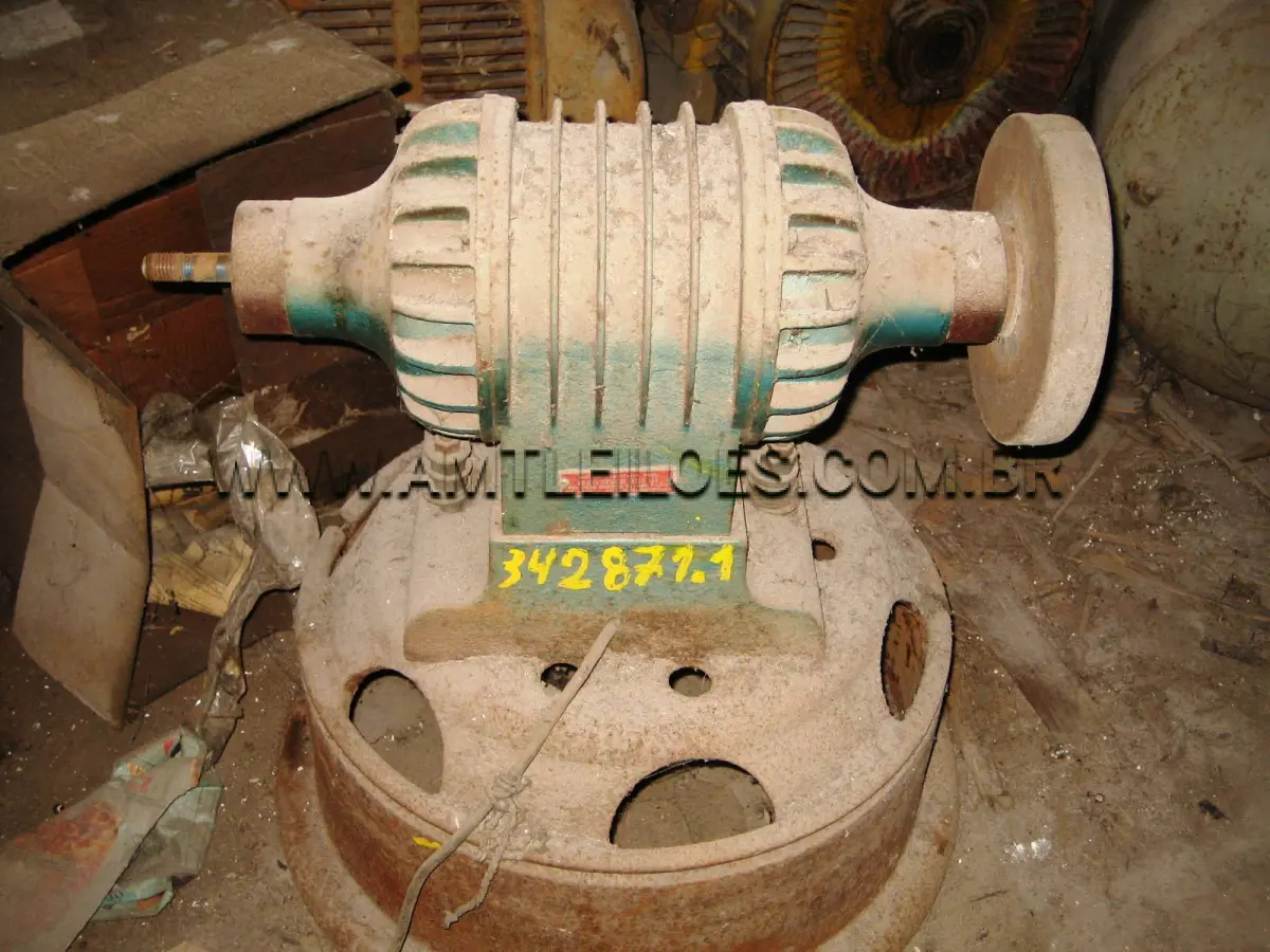 LOTE 023 - APARELHO PARA ENSAIO DE ABRASAO, 110/220 VOLTS BOMBA MANUAL PARA ABASTECIMENTO DE COMBUSTIVEL, MOD. 2167 CARRINHO DE ACO COM CORRENTE PARA TALHA CAVALETE PARA OFICINA PARA MONTAGEM E DESMONTAGEM DE MOTORESMERCEDES BENZ COFRE BLINDADO DE ACO COFRE DE ACO C