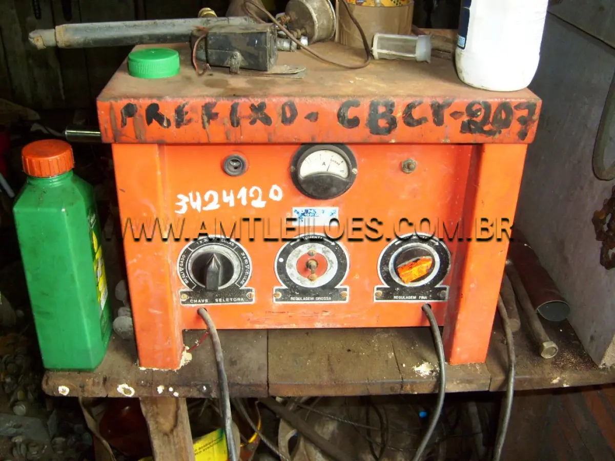LOTE 017 - CARREGADOR	DE	BATERIAS,	MOD.	SN-20,	110/220 VOLTS - UL DNIT SÃO LEOPOLDO