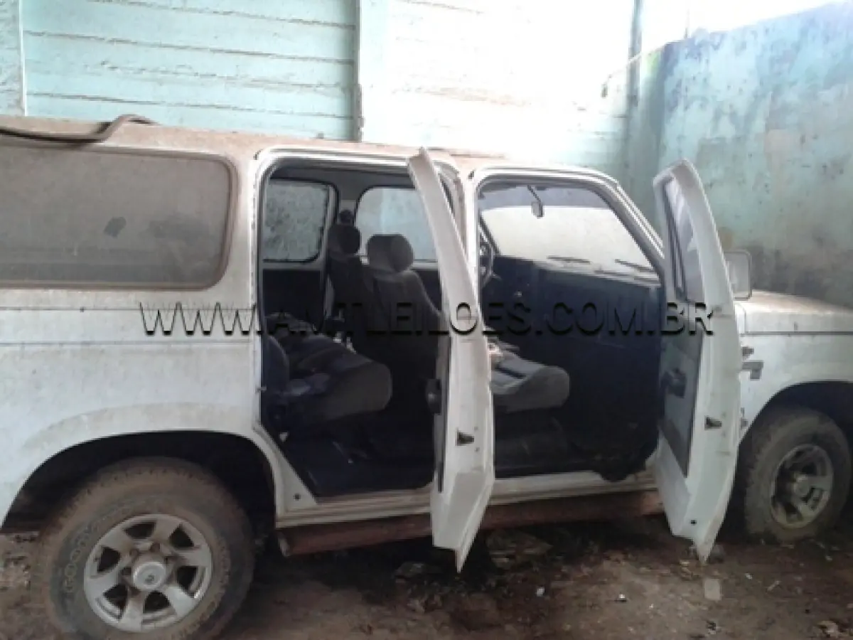LOTE 042 - MARCA/MODELO: IMP/GM D20 PLACA: IEU 7713 - CHASSI: 8AG244NDTTA114200 FABRICAÇÃO/MODELO: 1996/1996 COR: BRANCA – COMBUSTÍVEL: DIESEL - UL DNIT CRUZ ALTA