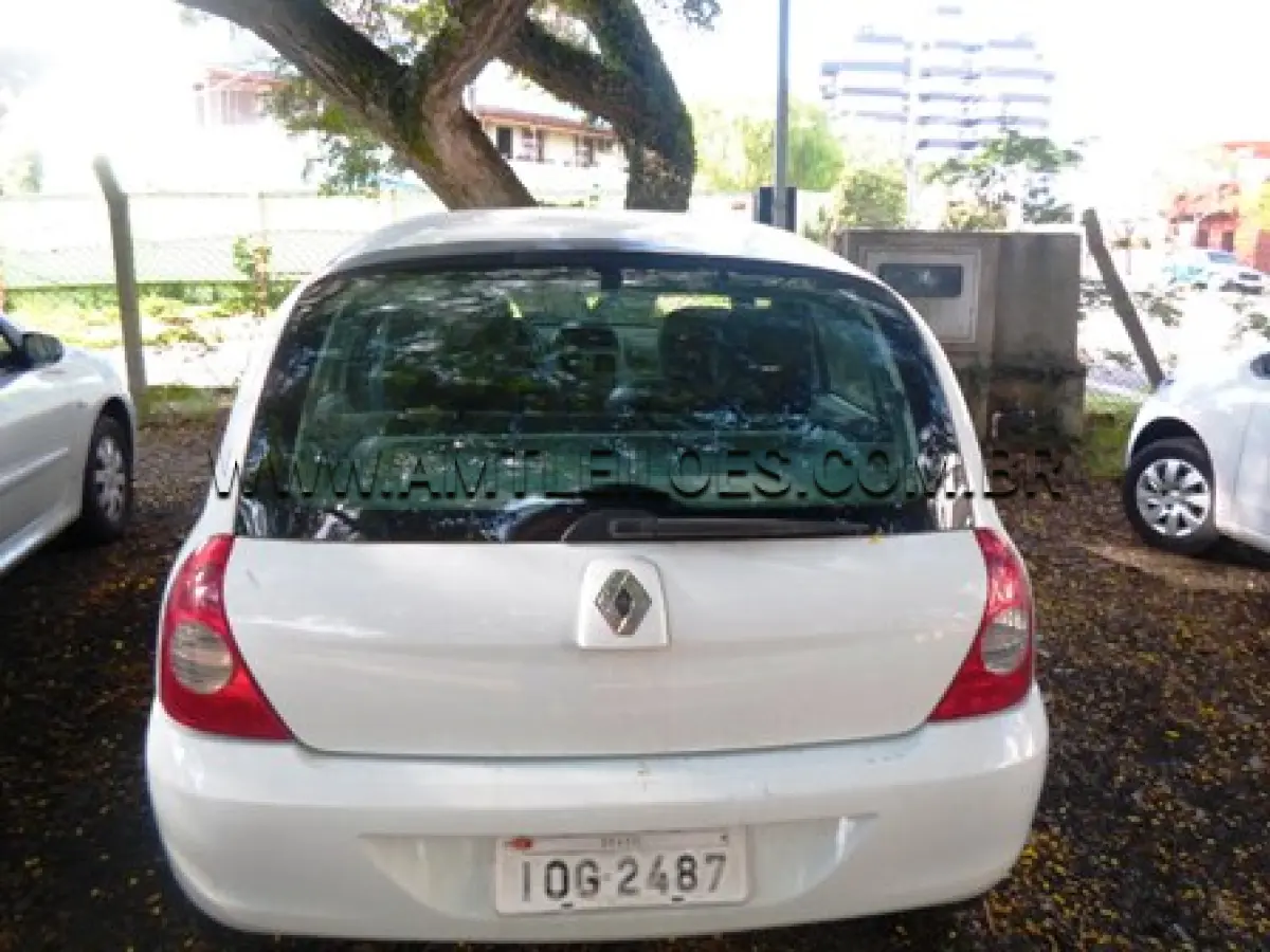 LOTE 002 - MARCA/MODELO: RENAULT/CLIO AUT. 1.6 16VH PLACA: IOG 2487 - CHASSI: 93YBB8E058J934686 FABRICAÇÃO/MODELO: 2007/2008 COR: BRANCA – COMBUSTÍVEL: ÁLCOOL/GASOLINA - UL DNIT URUGUAIANA