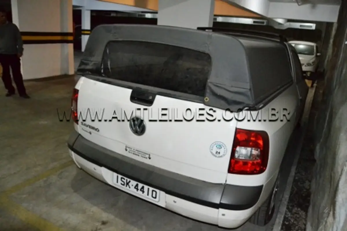 LOTE 004 - MARCA/MODELO: VW/SAVEIRO 1.6 CS PLACA: ISK 4410  CHASSI: 9BWKB05U8CP088053 RENAVAM: 00371174651 FABRICAÇÃO/MODELO: 2011/2012 COR: BRANCA  COMBUSTÍVEL: ÁLCOOL/GASOLINA