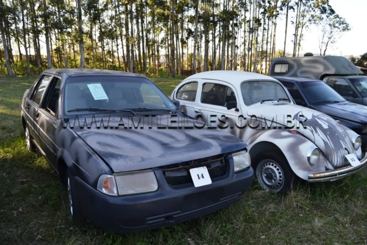 LOTE 014 - MARCA/MODELO: VW SANTANA/ 2.0 GLS20001, 05 Psg, 4 x 2 ANO: 2001 CHASSI: 9BWAE03X41P015436 MOTOR: 4 Cil. nº UQH028993