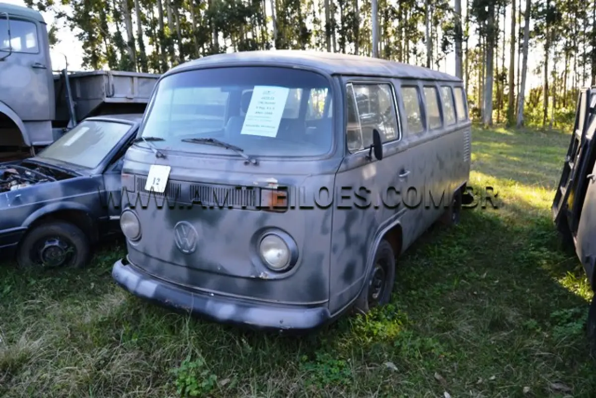 LOTE 012 - MARCA/MODELO: VW KOMBI/ 9 Psg, 4 x 2 ANO: 1995 CHASSI: 9BWZZZ231SP050521 MOTOR: 4 Cil. nº 43101102AAS41