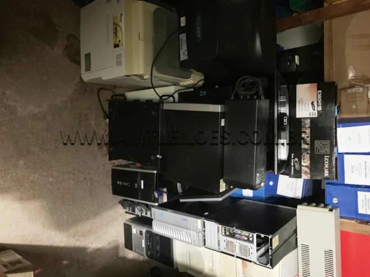 LOTE 002 - SUCATAS DE INFORMÁTICA, CARTUCHOS E TONNERS - APROXIMADAMENTE 1.500kg