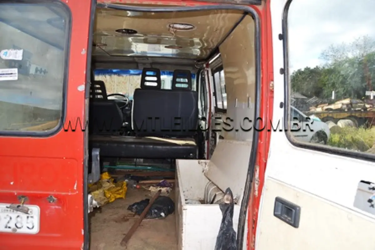 LOTE 003 - AMBULÂNCIA, MARCA/MOD: FIAT/DUCATO TH AMB, DIESEL ,PLACA: ILZ 9285 ANO/MOD: 2004
