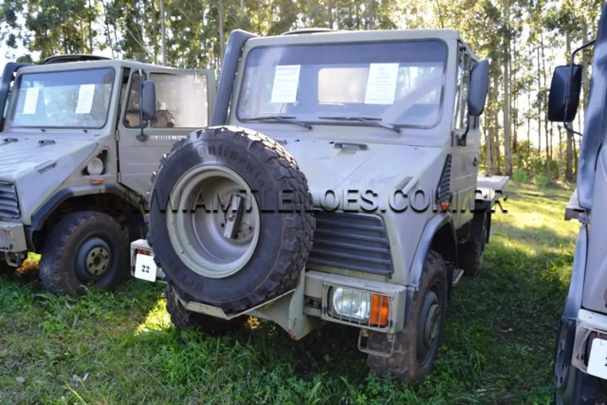 LOTE 022 - MARCA/MODELO:  CAMINHÃO MBB/ UNIMOG 4082, 1 ½ Ton, 4 x 4 ANO: 1999 CHASSI: WDB4082161W193681 MOTOR: 5 Cil. nº 0298110049507