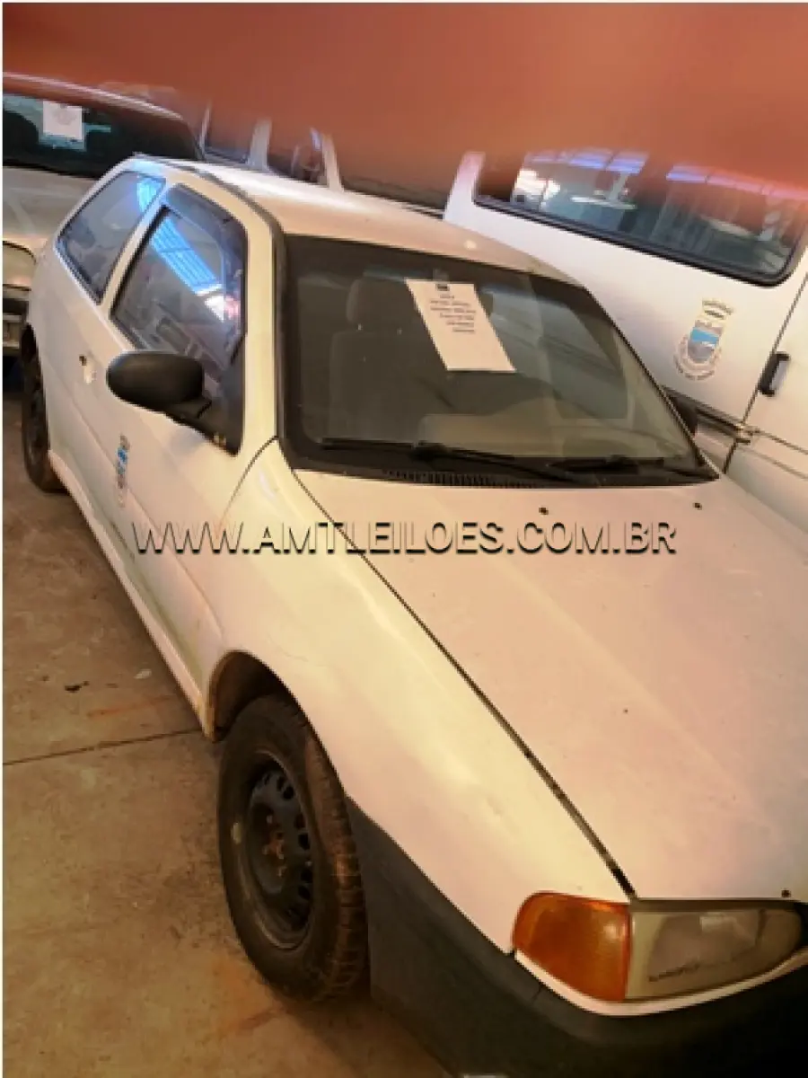 LOTE 006 - MARCA/MODELO: VW/GOL SPECIAL PLACA: IJH 3950 FABRICAÇÃO/MODELO: 1999/2000 RENAVAM: 729410730 COR: BRANCA COMBUSTÍVEL: GASOLINA