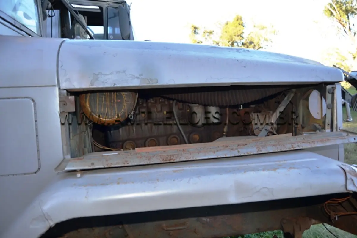 LOTE 005 - MARCA/MODELO:  CAMINHÃO REO, CARGA, EMPREGO GERAL/ M602-7-4, 2 ½ ton, 6 x 6 ANO: 1968 CHASSI: 180044 MOTOR: MWM 6 Cil nº 02290627475