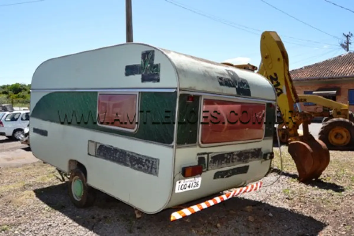 LOTE 017 - TURISCAR BRILHANTE/REBOQUE/TRAILLER COM CAPACIDADE 000,30T, ANO: 1995, COR VERDE, PLACA: ICQ 4126