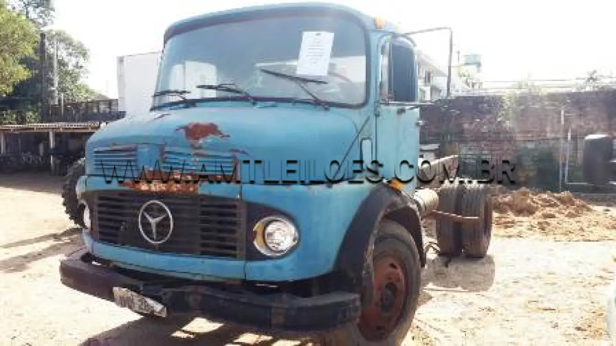 LOTE 012 - MARCA/MODELO: CAMINHÃO BASCULANTE M.BENZ/L111 3 PLACA: IHM 2893 FABRICAÇÃO/MODELO: 1979/1979 RENAVAM: 00570488567 COR: AZUL COMBUSTÍVEL: DIESEL